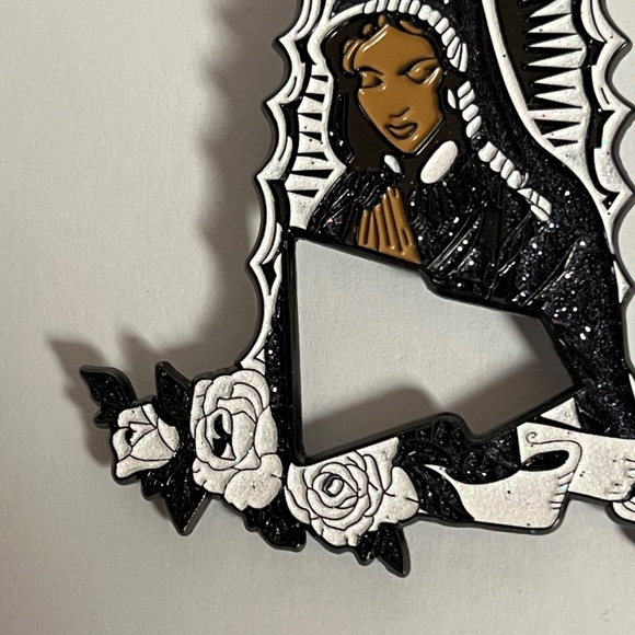 Virgin Mary New Era Frame Hat Pin Pins Hats Bag Fitted Black White Glitter Roses - Picture 3 of 8